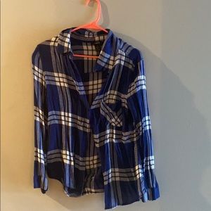 Women’s plaid button up